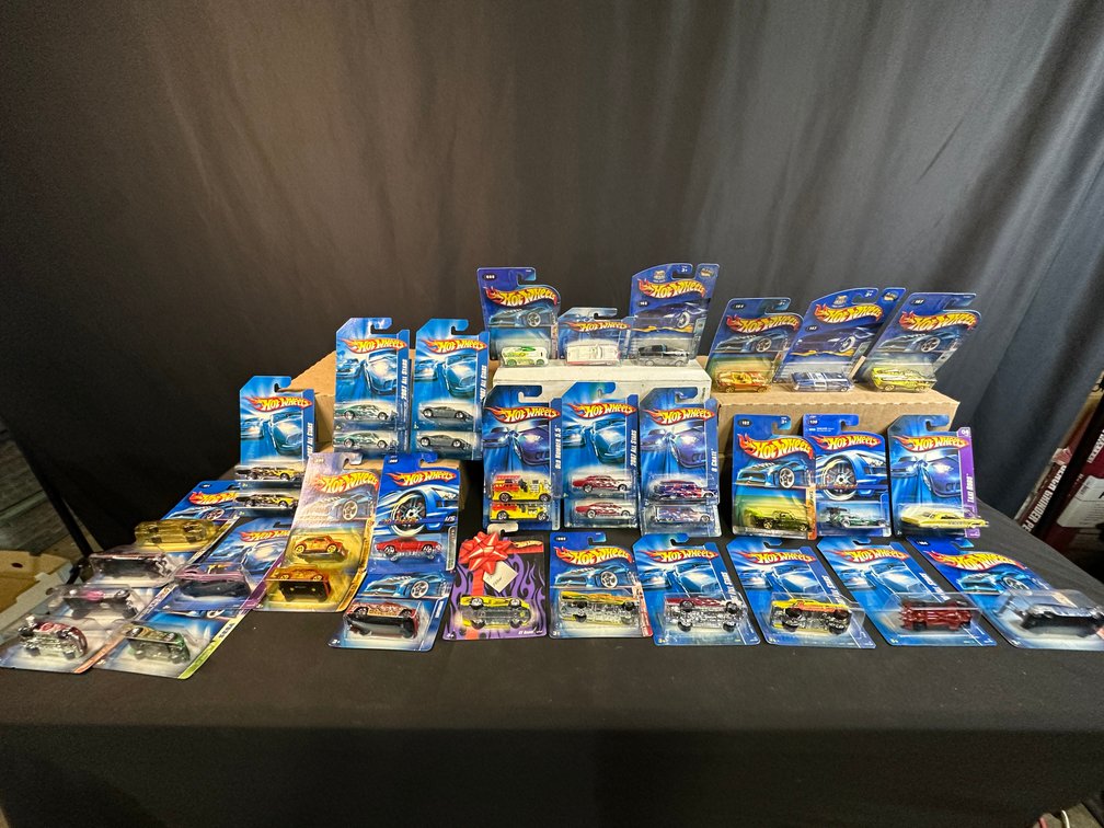 Hot Wheels 1:64 Scale Die-Cast Toy Vehicles