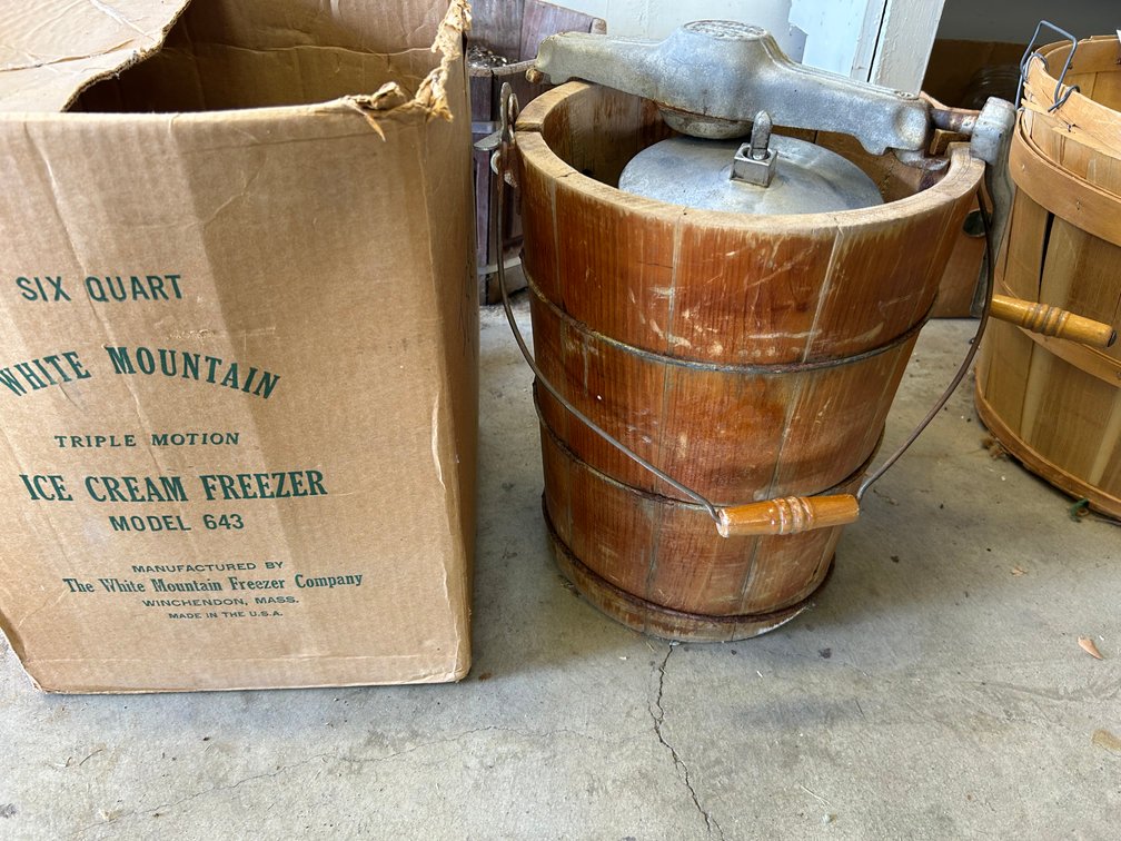 White Mountain Handcrank Ice Cream Freezer