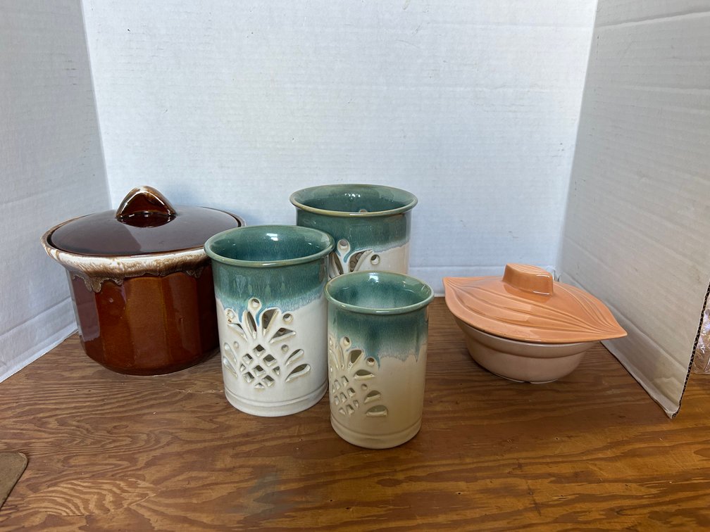 Stoneware Bean Pot with Lid, Ceramic Bowl with Lid