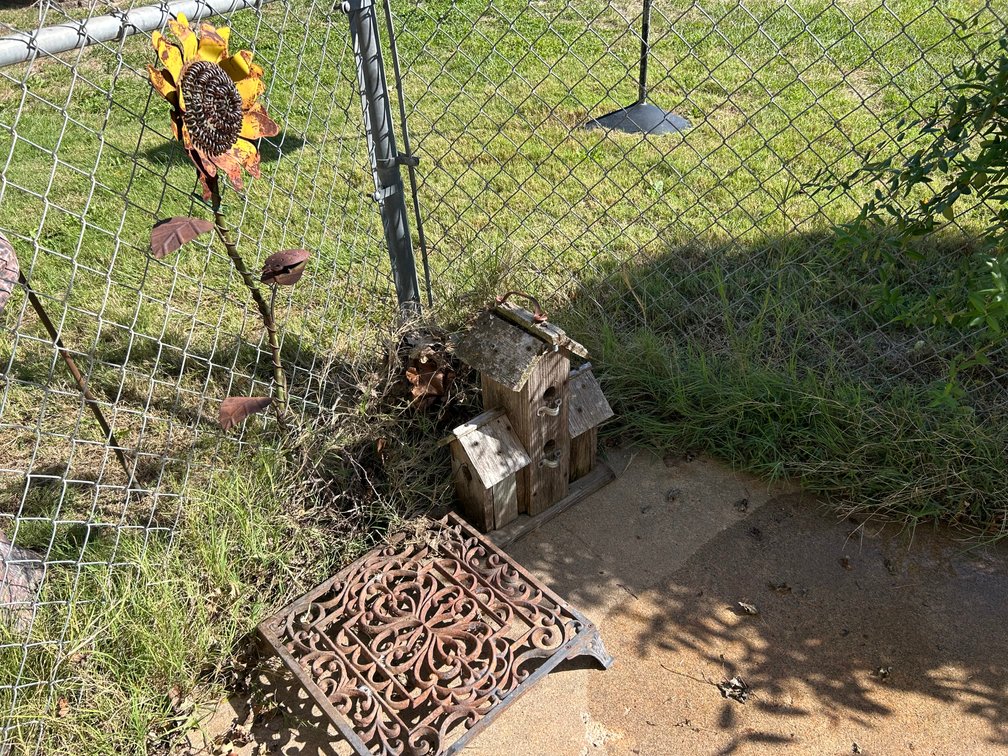 Sunflower Yard Art - Metal Square Flower Stand - Barnwood Style Bird House