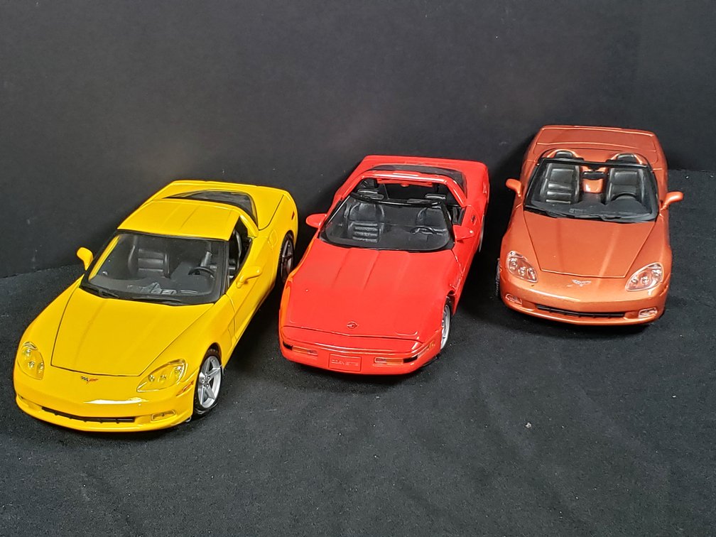 Maisto 1/18 Scale Chevrolet Corvette Model Cars