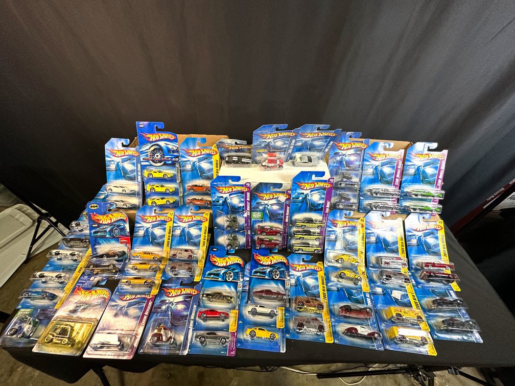 Hot Wheels Carded 1:64 Scale Die-Cast Cars