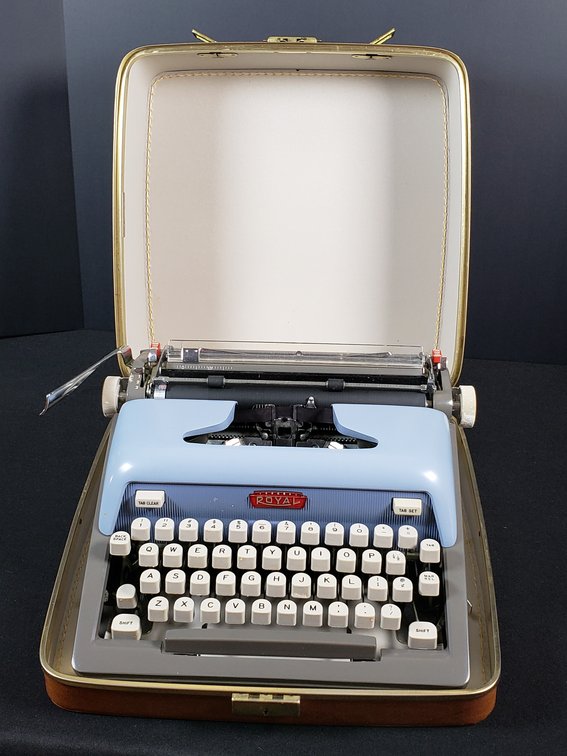 Royal Portable Manual Typewriter with Carrying Case