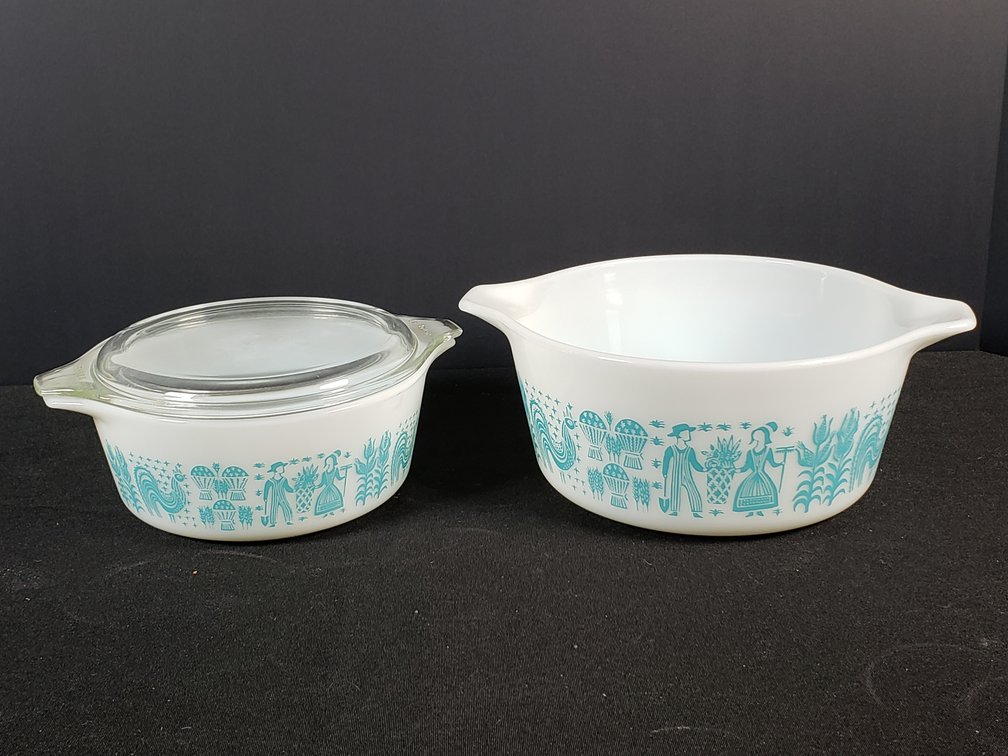 Pyrex Butterprint Casserole with Lid and Mixing Bowl