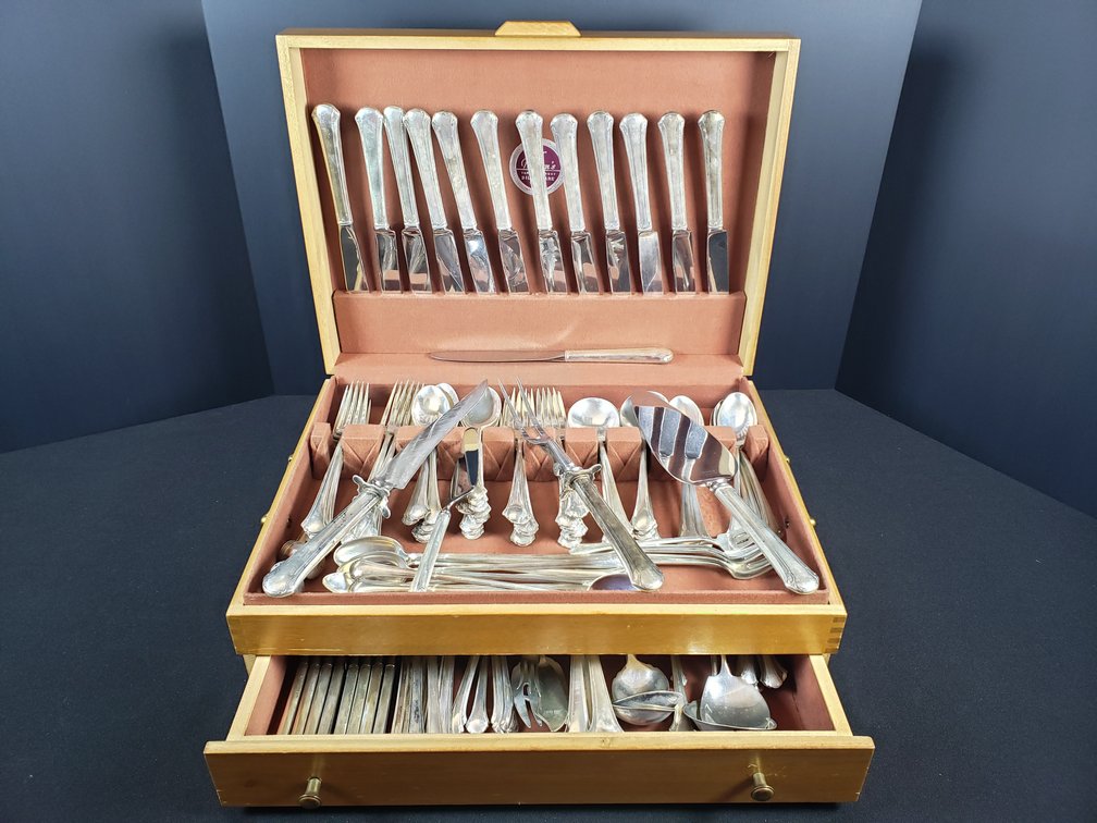 Towle Chippendale Sterling Silver Flatware Service in Chest