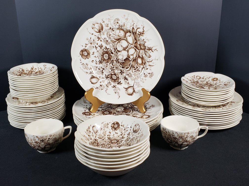 Johnson Bros Windsor Ware Brown Transferware Dinnerware Set