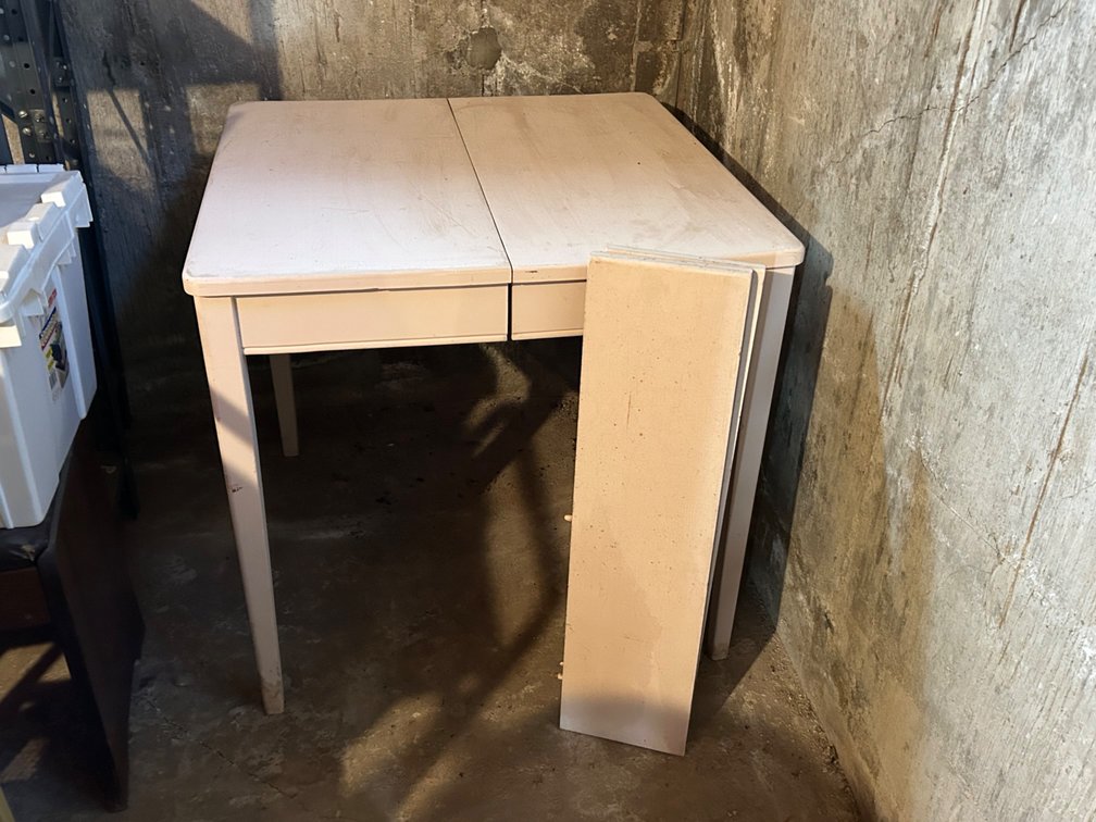 Square Table with 2 Leaves