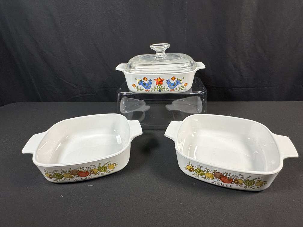 Corning Ware Casserole Dishes with Pyrex Lid