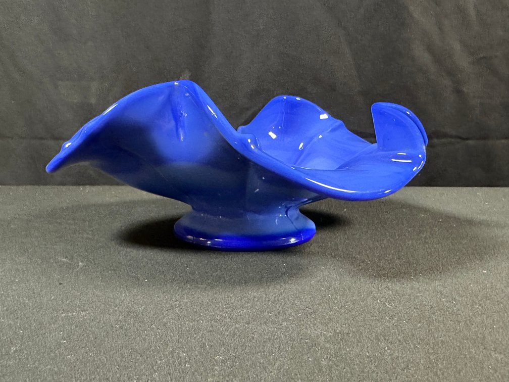 Blue and White Ruffled Art Glass Pedestal Bowl