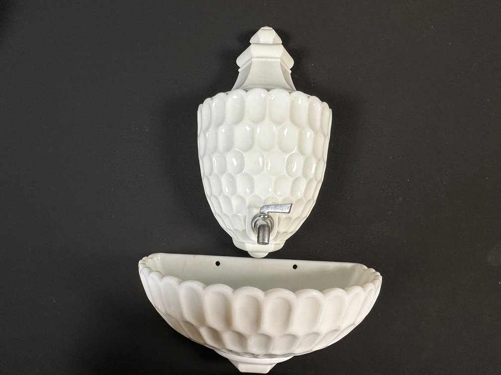 White Milk Glass Wall Lavabo and Basin Set