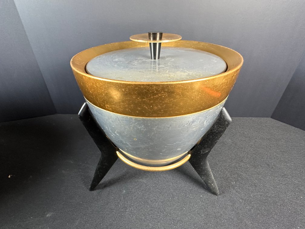 Two-Tone Aluminum Tripod Ice Bucket with Lid