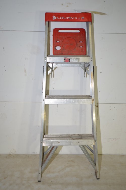 Louisville Aluminum 4' Step Ladder