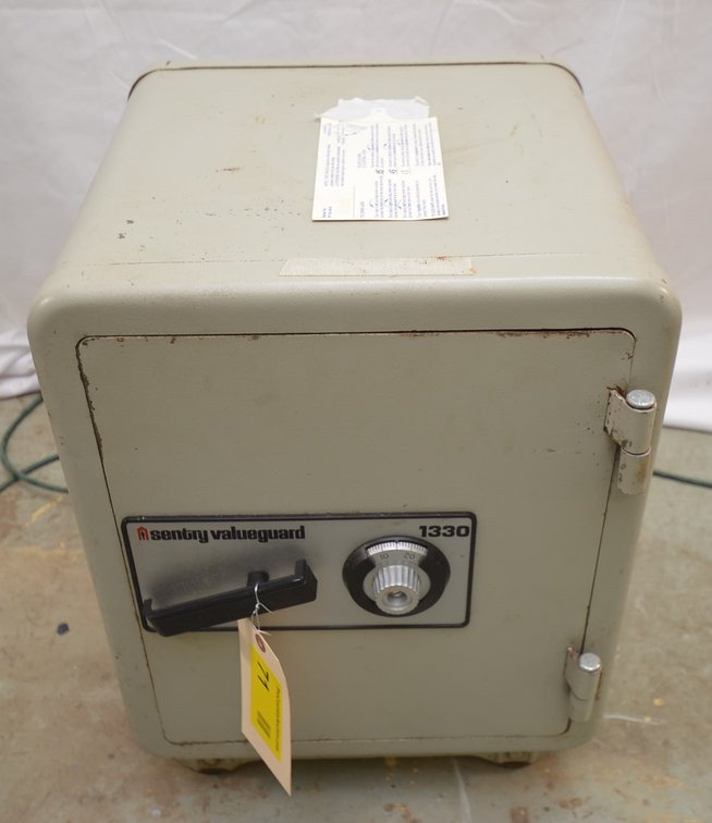 Sentry Valuegard 1330 Combination Safe