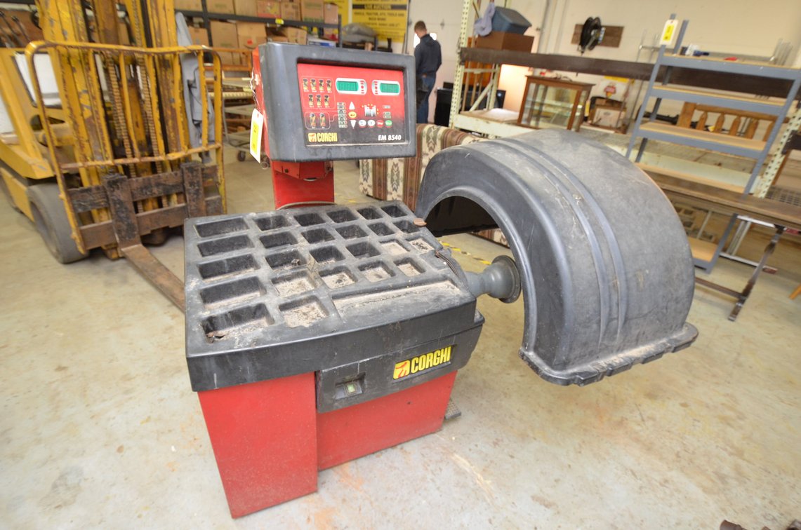 Corghi EM8540 Tire Balancer