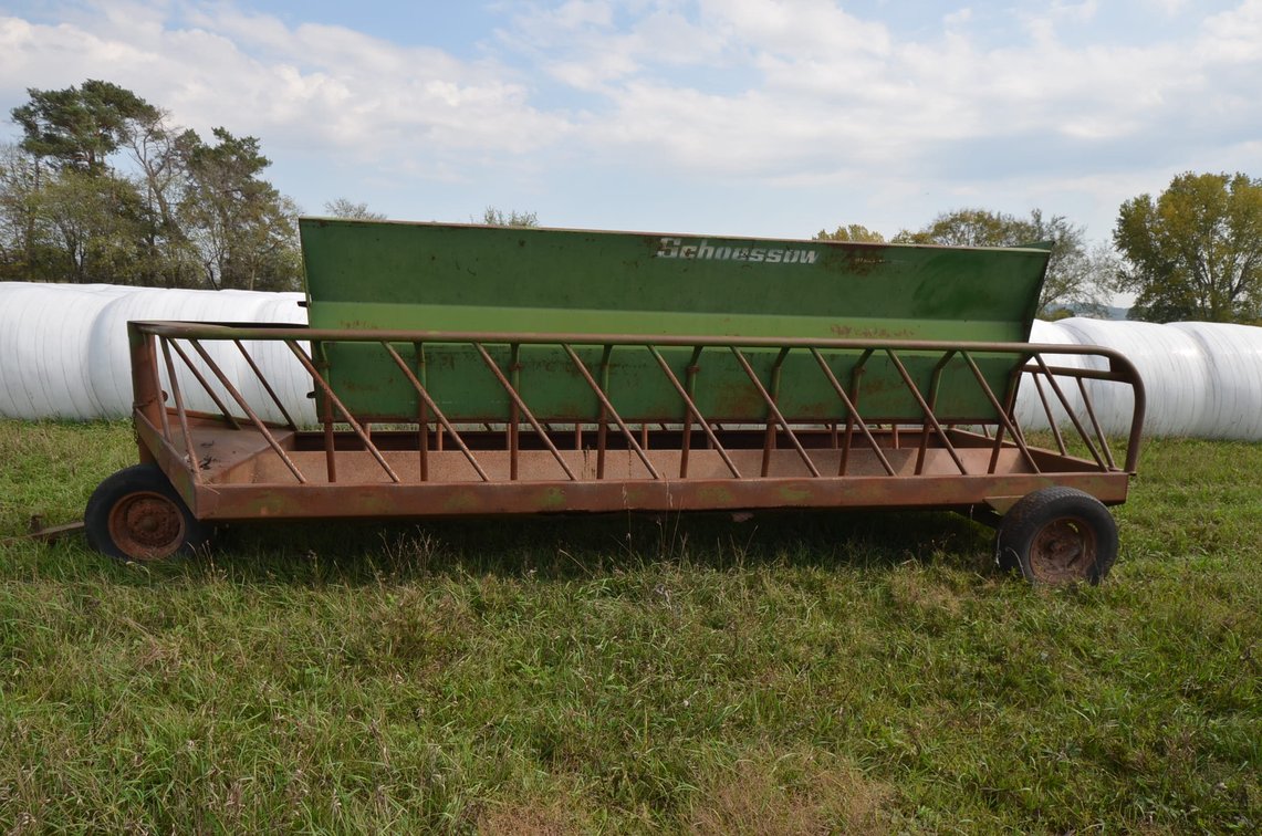 Schoessow 18 Ft Tricycle Feed wagon - Located in Rural Durand