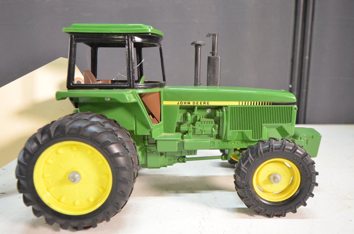 JD Ertl Die Cast Tractor