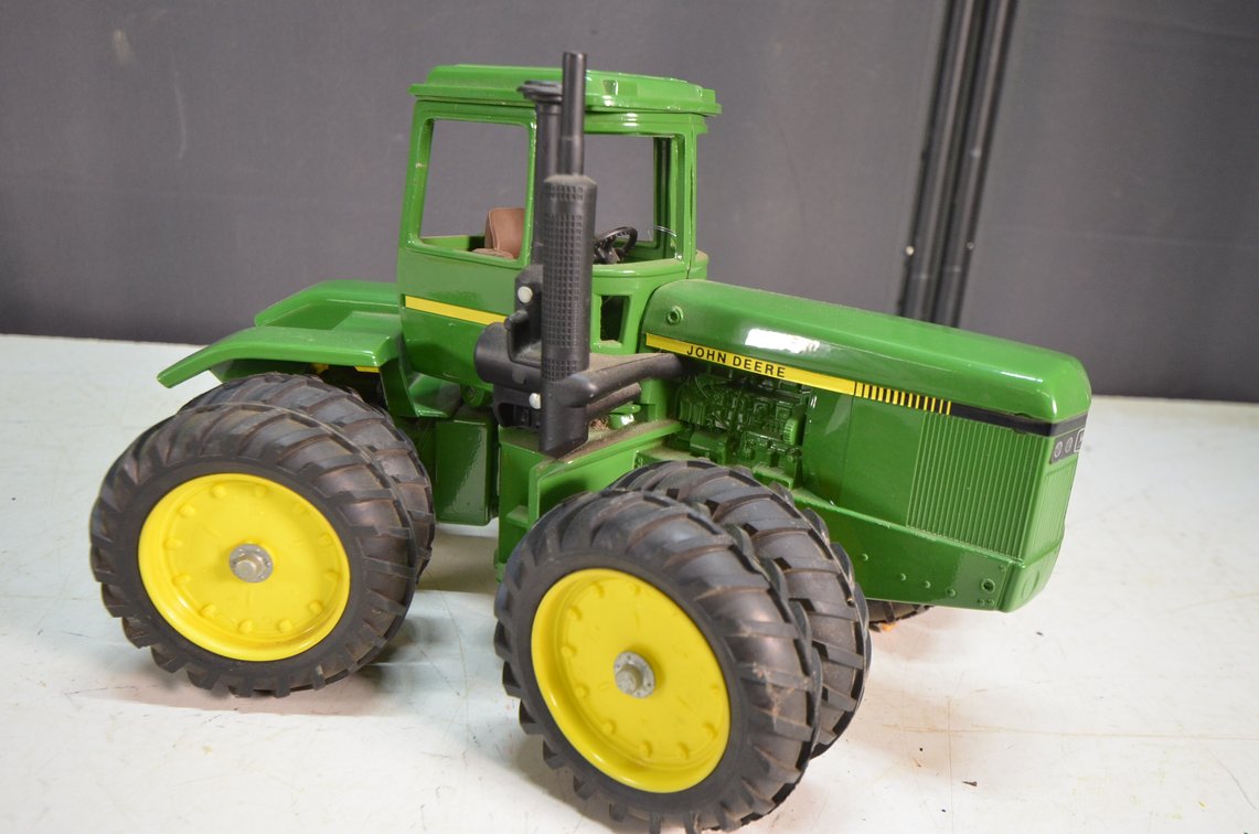 JD Articulating Ertl Die Cast Tractor