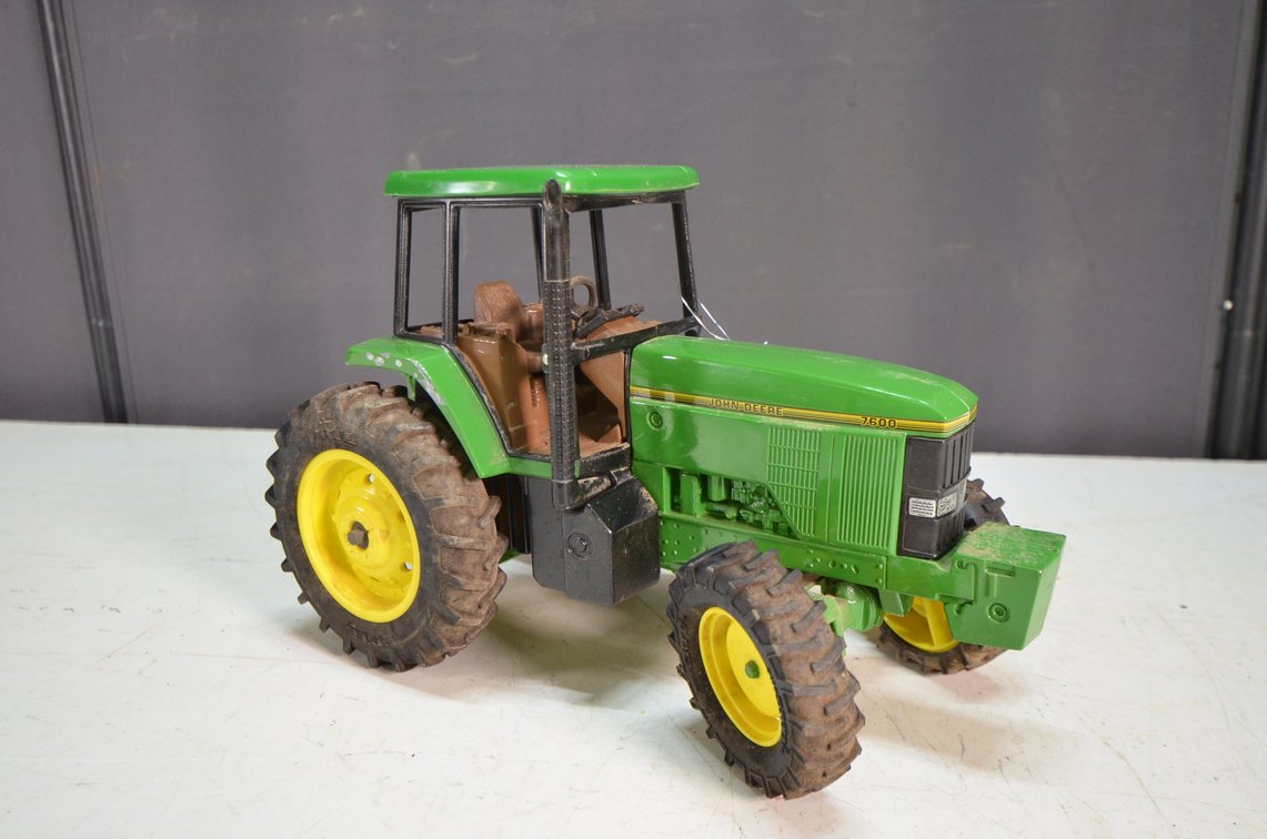 JD 7600 Ertl Die Cast Tractor