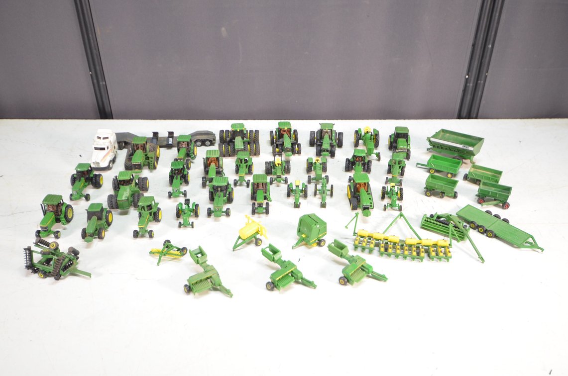 (25+) JD Ertl Tractors, Accessories