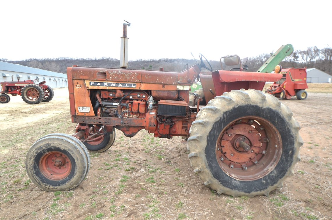 Farmall 806 Diesel Tractor