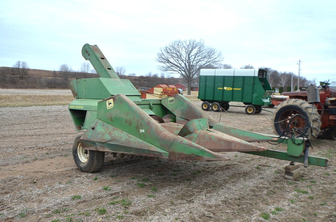John Deere 300 Corn Picker, Pull Type