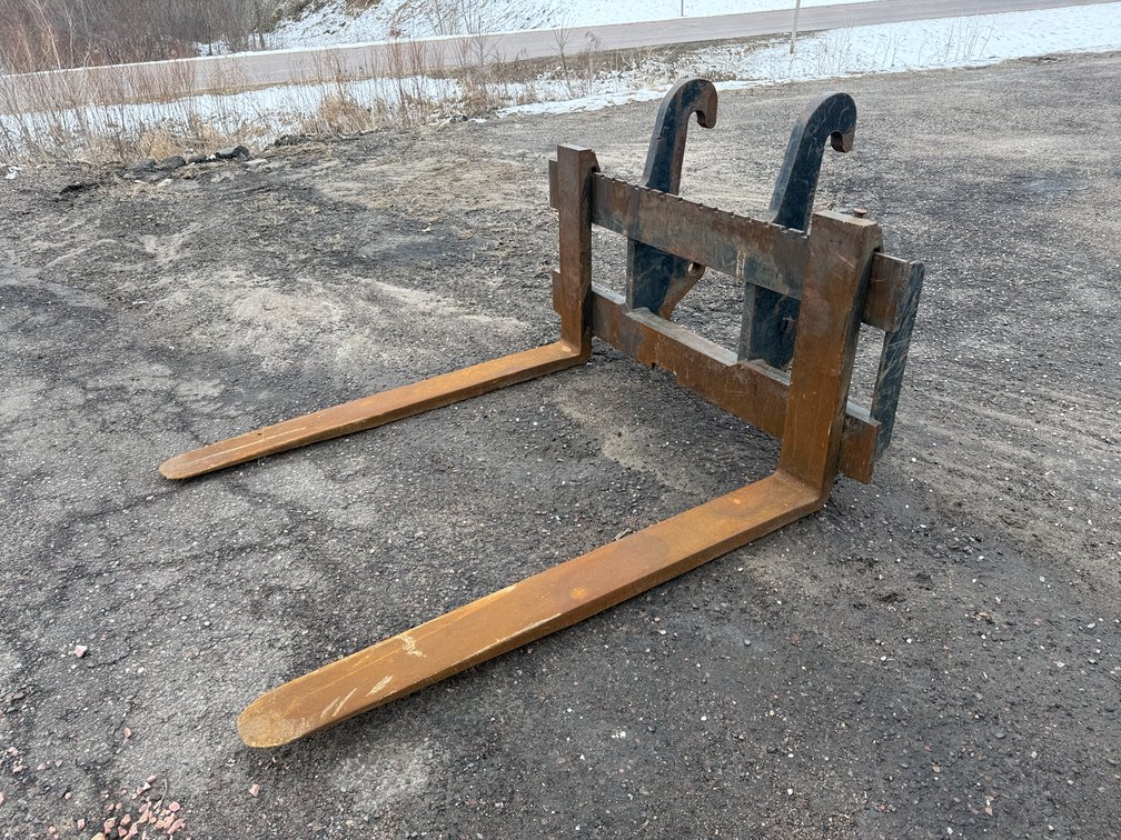 CAT Pallet Forks