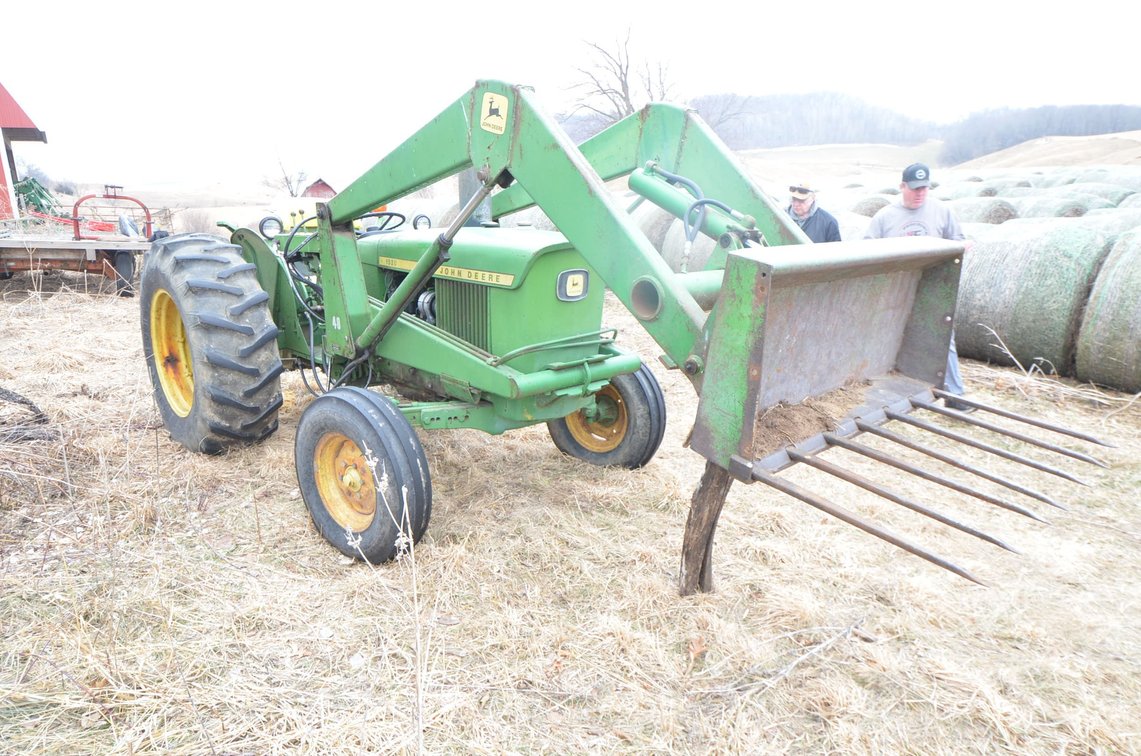 John Deere 1520 Tractor With JD 48 Loader, Does Not Start