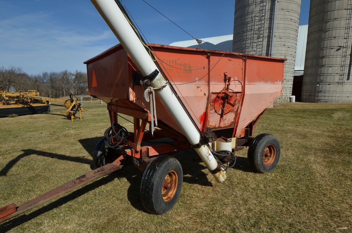 KillBros Model 350 Gravity Box On Kory 6072 Wagon