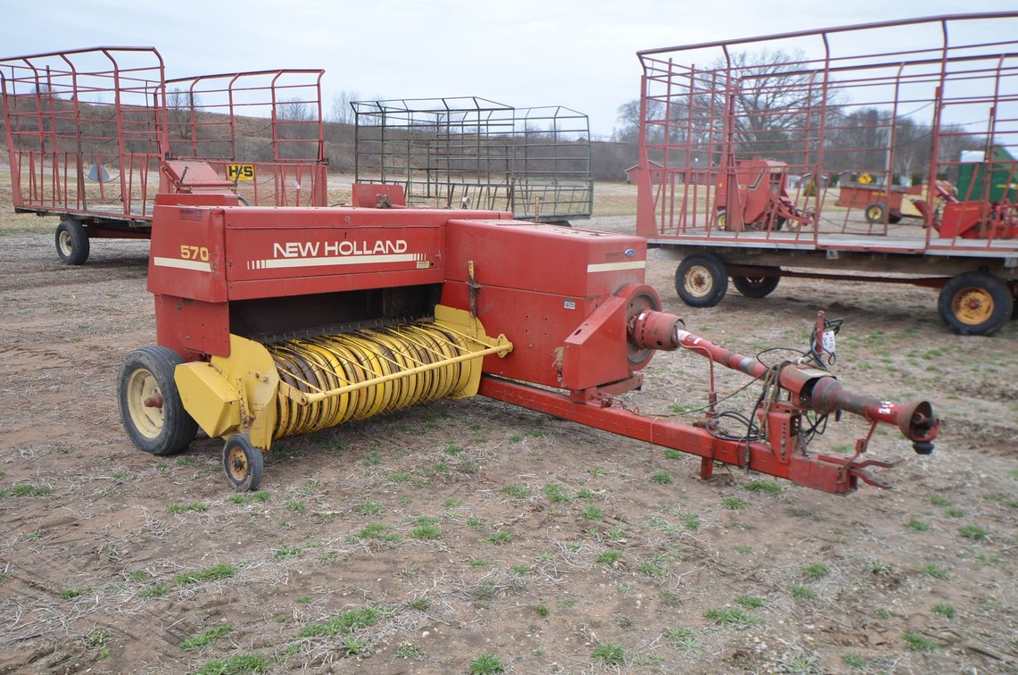 New Holland 570 Square Baler with Thrower