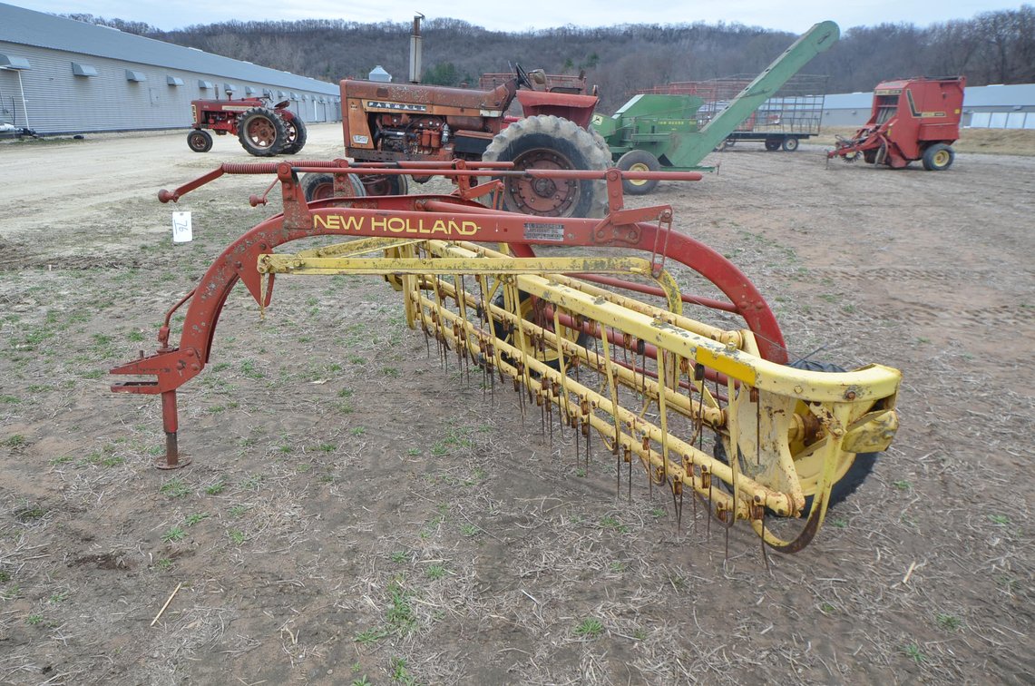 New Holland 256 Rake