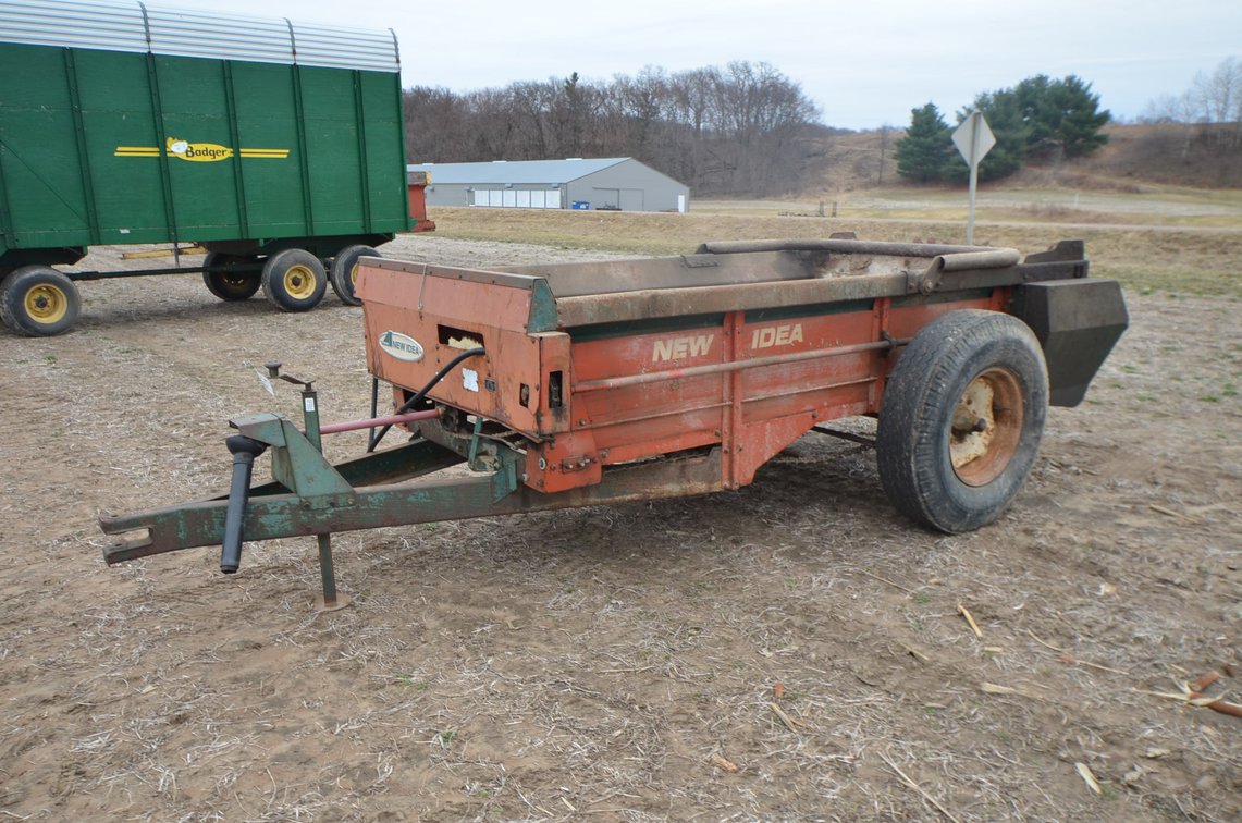 New Idea Manure Spreader