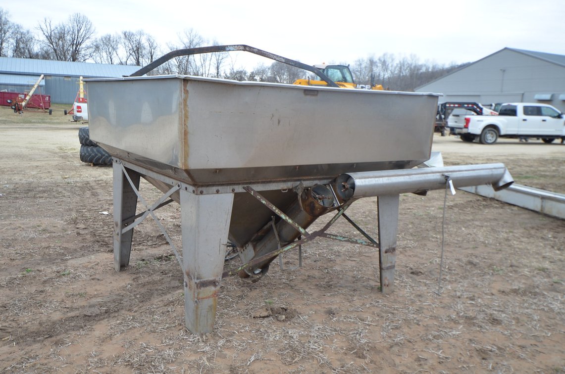 Fertilizer Tender Box with Auger