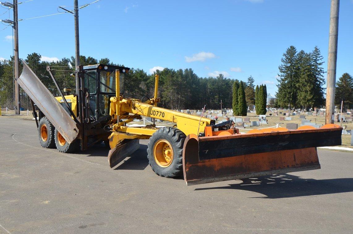 John Deere 770 Road Grader
