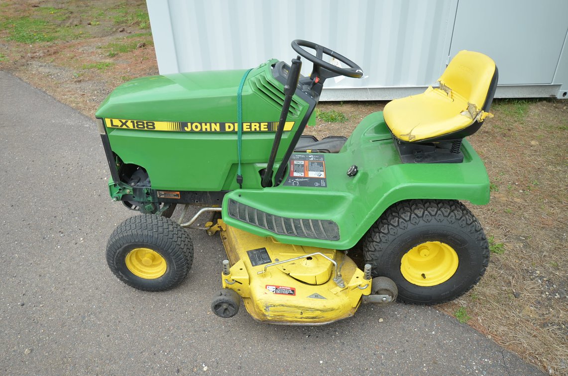 1999 John Deere LX188 Lawn Mower