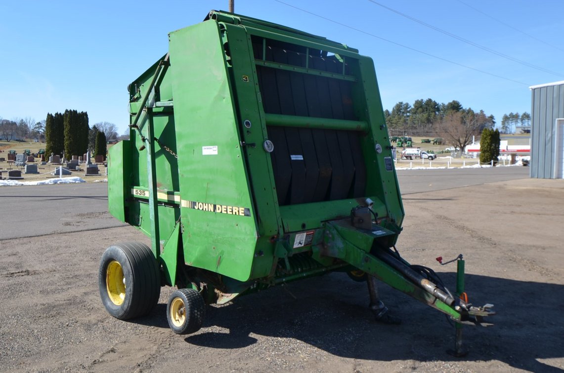 John Deere 535 Round Baler