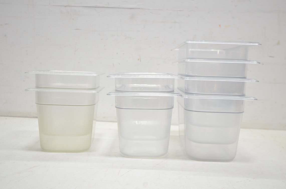 (8) Rubbermaid Food Pans