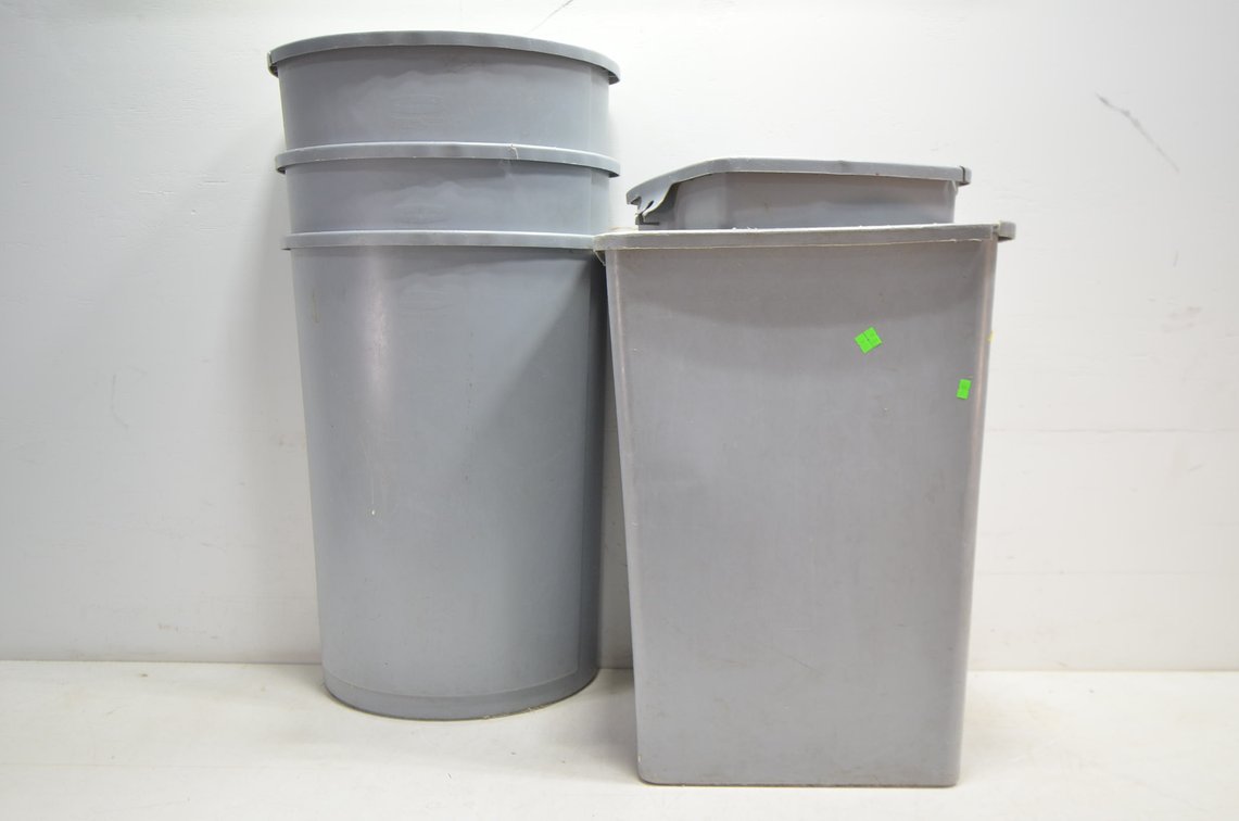 (5) Trash Bins