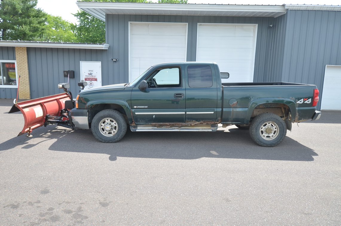 2003 Chevrolet Silverado 2500HD Pickup Truck With Hiniker Plow