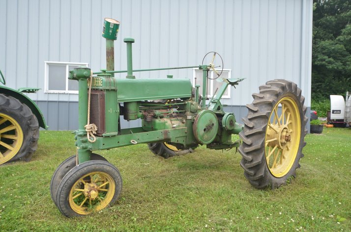 Image for 1937 John Deere B Tractor Unstyled