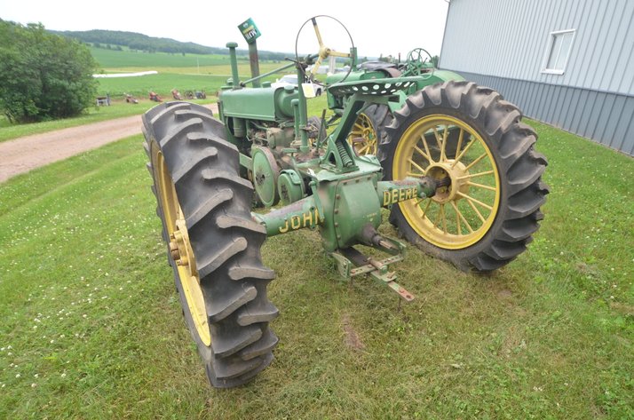 Image for 1937 John Deere B Tractor Unstyled