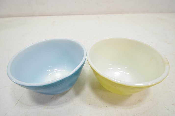 Image for (4) Pyrex Mixing Bowls