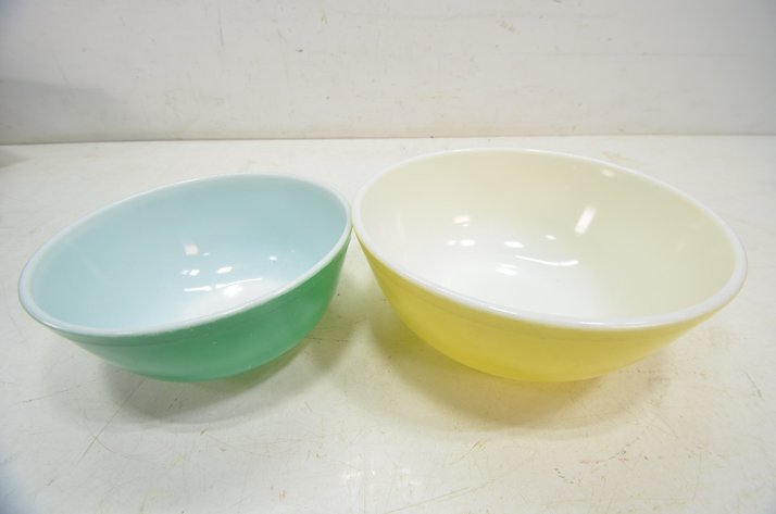 Image for Pyrex Primary Color Mixing Bowl Set Of Four