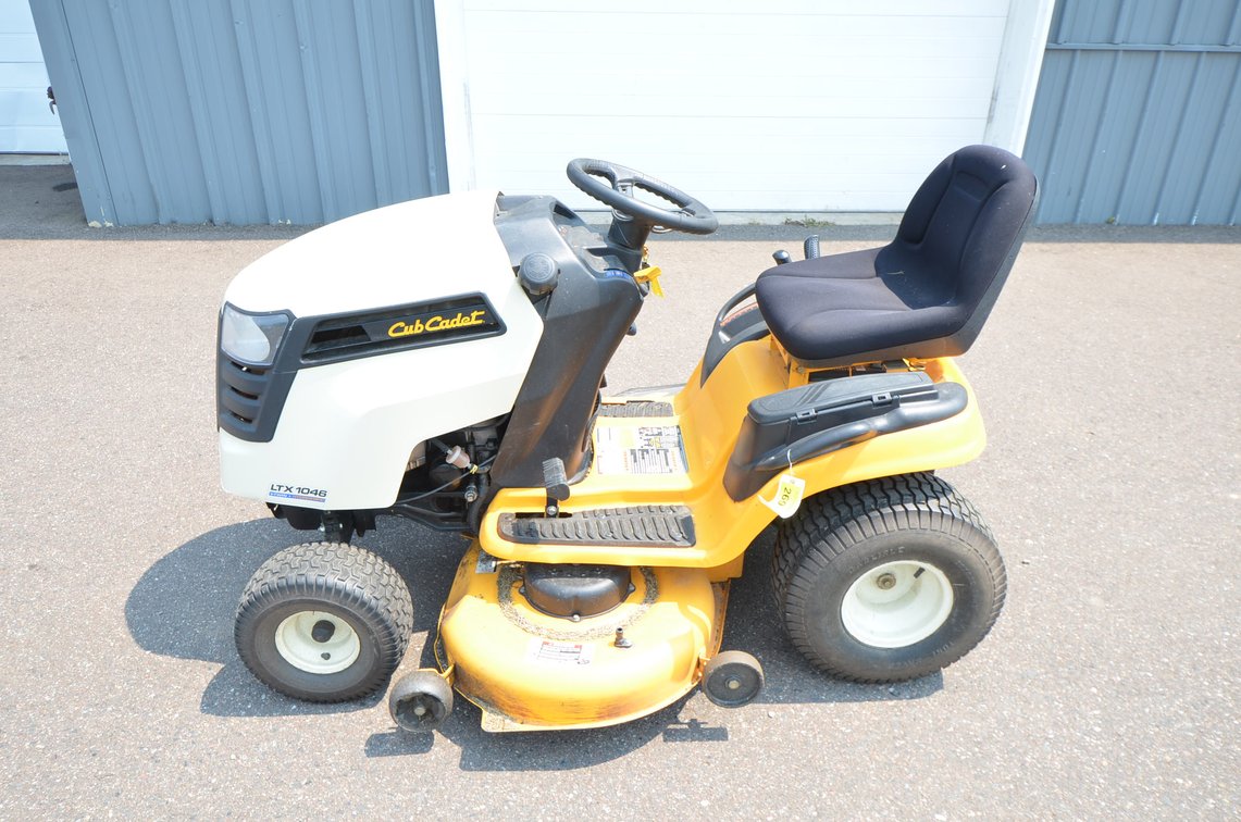 Cub Cadet LTX-1046 Lawn Tractor