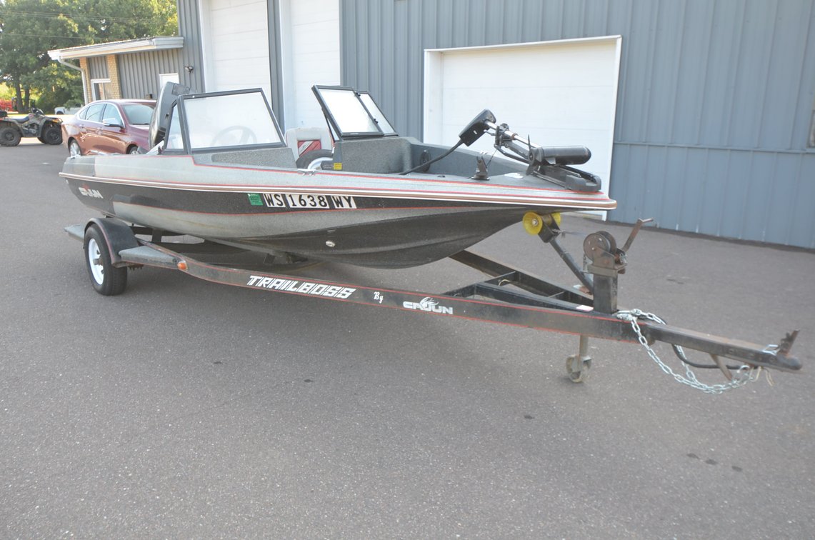 1999 Ragin Cajun 16-1/2 Ft Bass Boat On Trailer