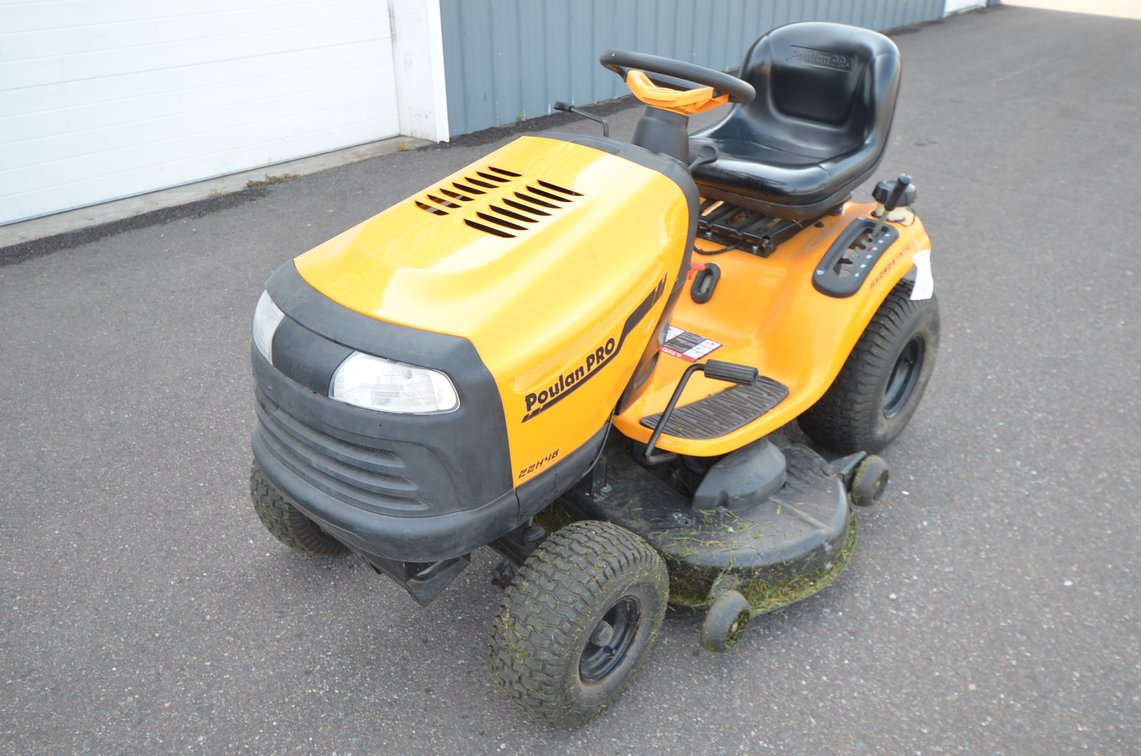 Poulan Pro 22H46 Lawn Tractor
