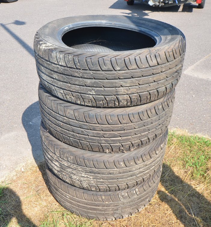 (4) Advanta Tires
