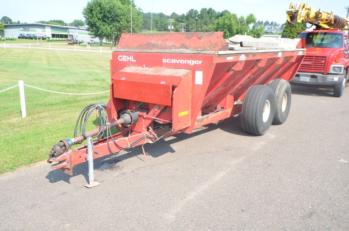 Gehl 1315 Side Slinger Manure Spreader