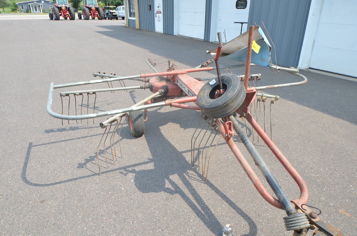 Gehl 261 Rotary Hay Rake
