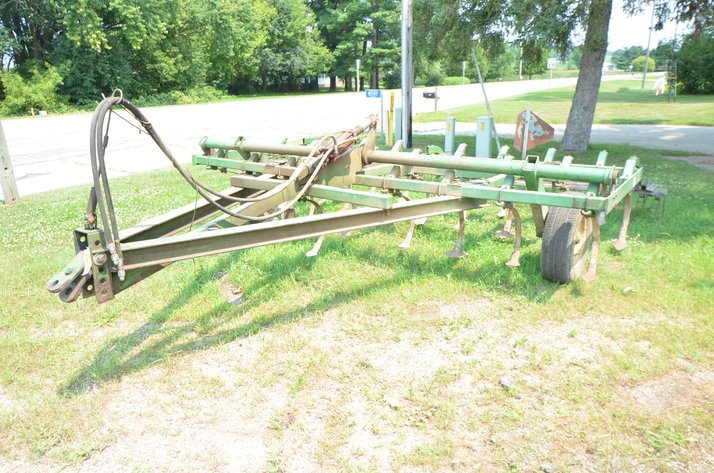 Image for John Deere 1000 Field Cultivator