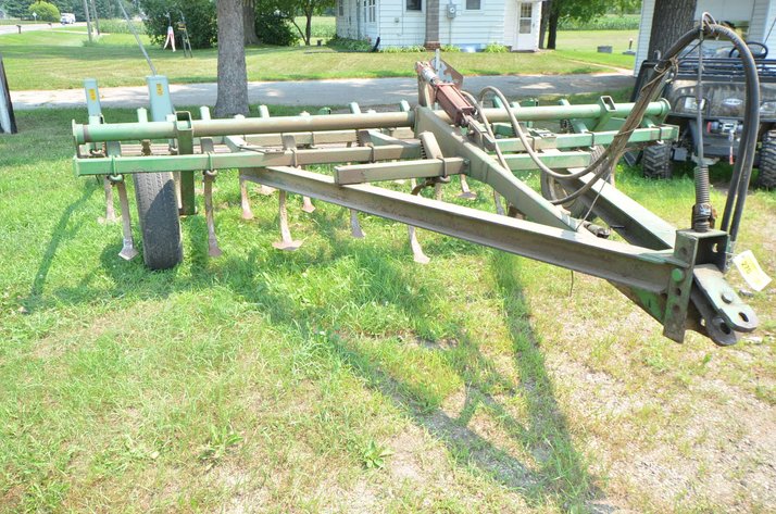Image for John Deere 1000 Field Cultivator